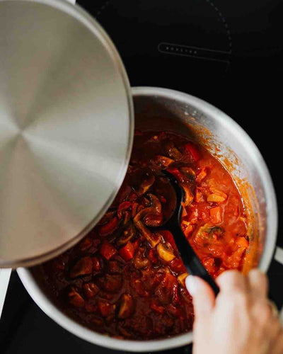 Ragoût épicé aux légumes et sauce pimentée maison